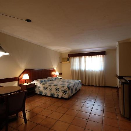 El Pantanal Hotel & Resort Puerto Quijarro  Екстериор снимка