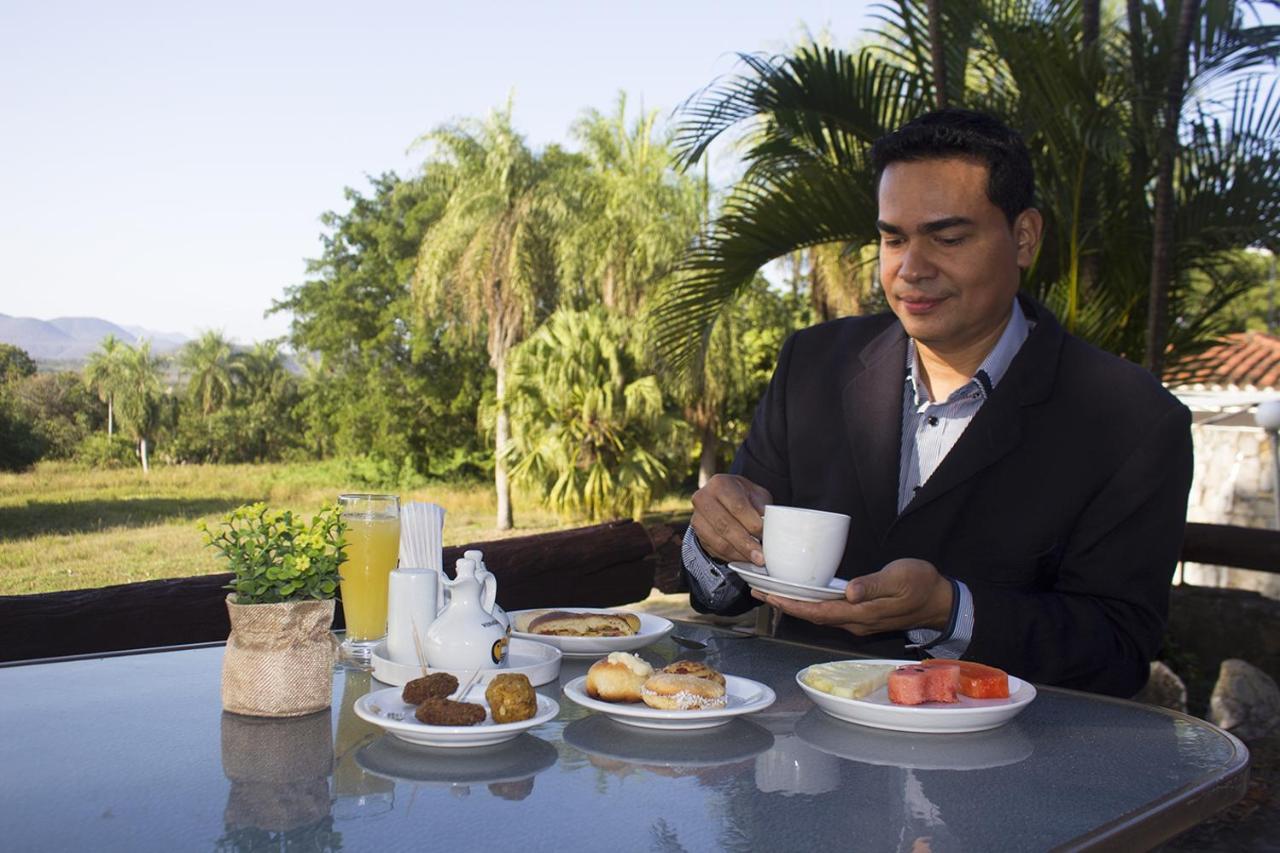 El Pantanal Hotel & Resort Puerto Quijarro  Екстериор снимка