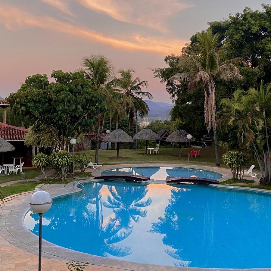 El Pantanal Hotel & Resort Puerto Quijarro  Екстериор снимка
