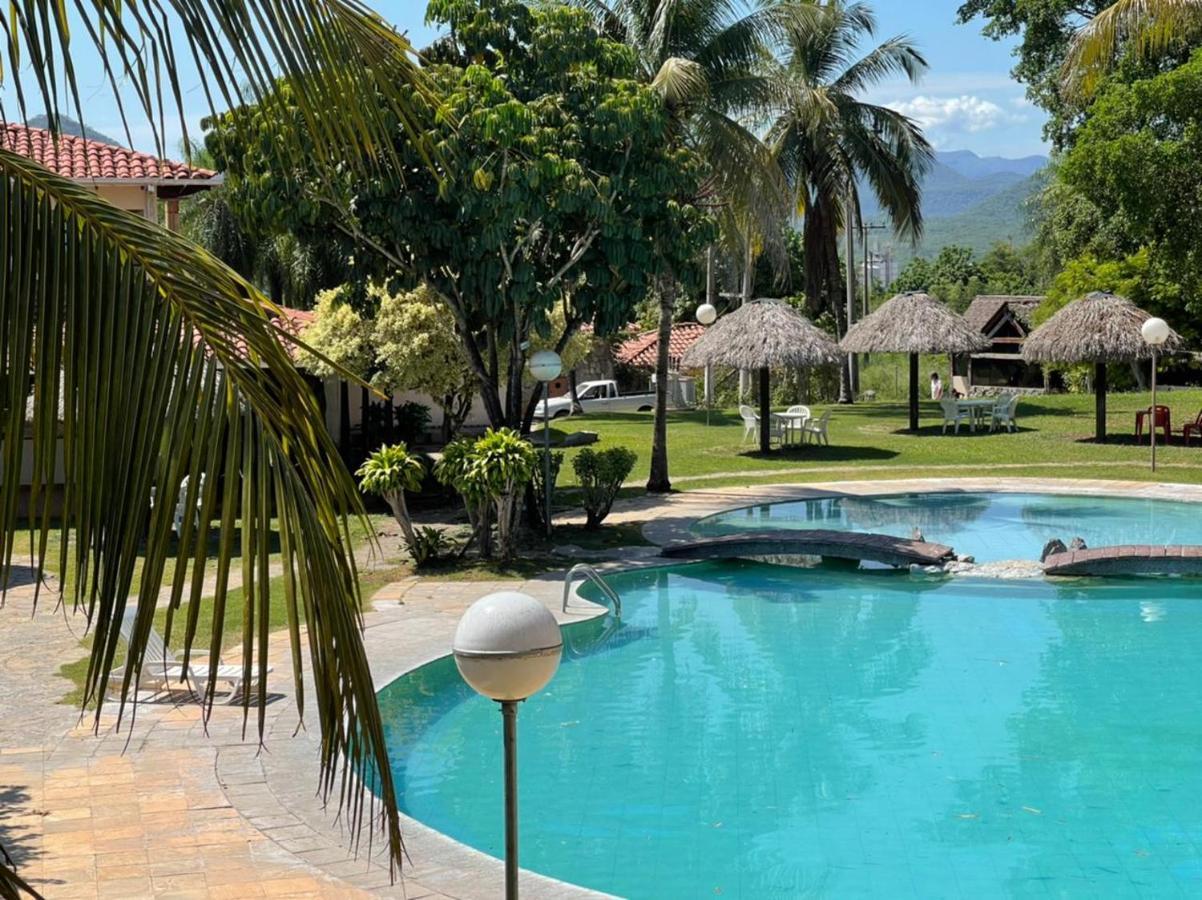 El Pantanal Hotel & Resort Puerto Quijarro  Екстериор снимка